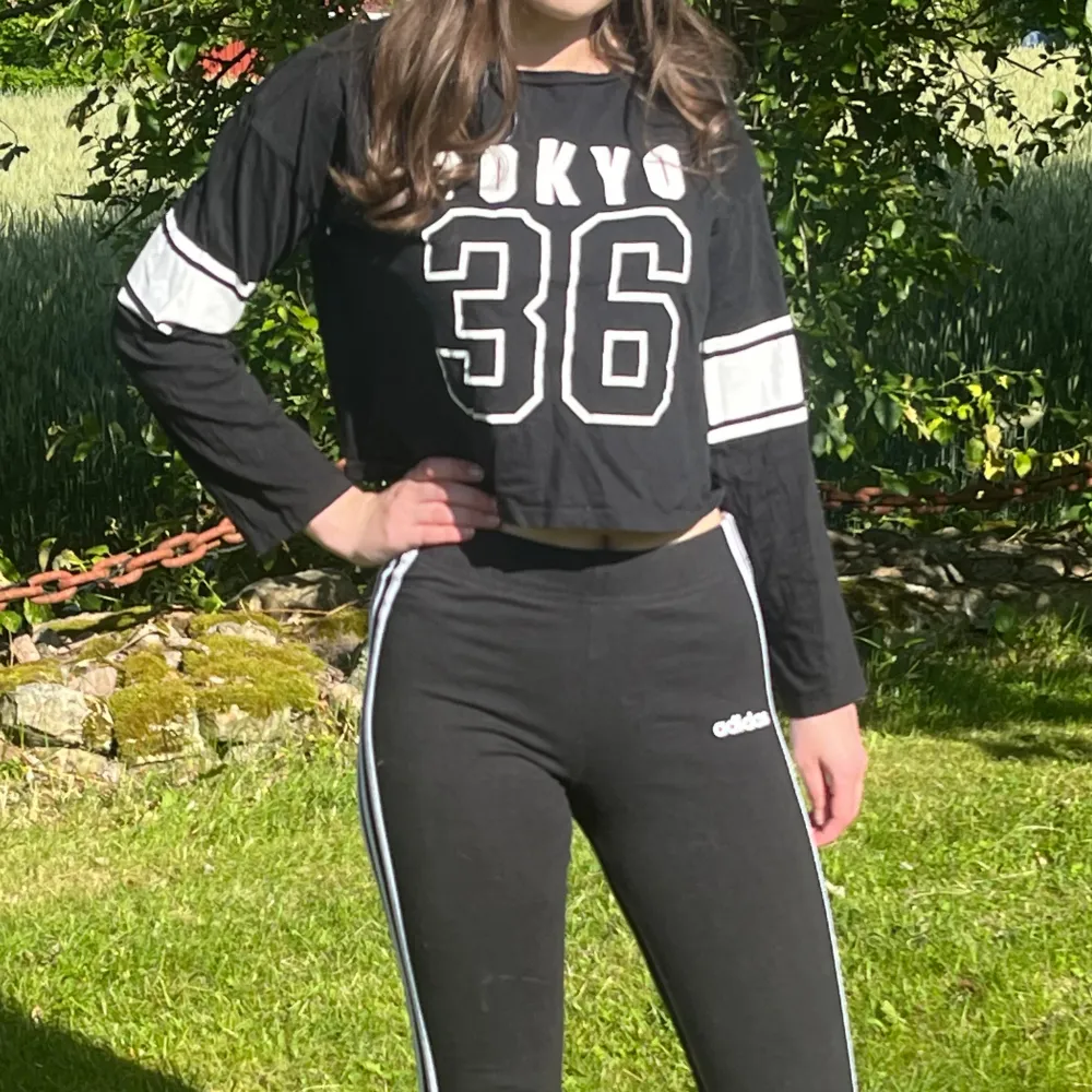 Modell: 1,55 cm Tröjan är i bra skick! . T-paidat.