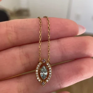 Swarovski halsband  - Swarovski halsband Gold tone plated. Aldrig använd med original förpackning kvar <3