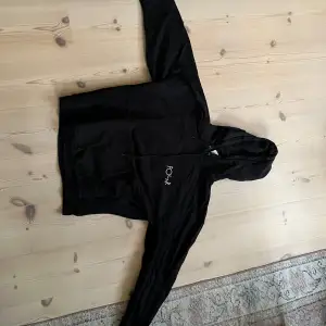 Schysst hoodie från polar i gott skick, nästan aldrig använd. Baggy passform. Köpt för 1149kr