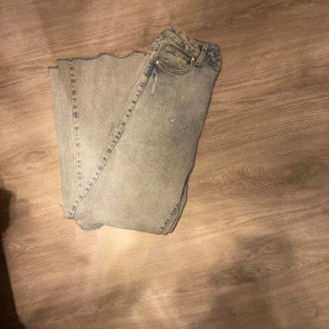 Jeans - Ljusblå jeans 🛍️ Sköna,snygga jeans✌🏻 Jättebra skick💞  Säljer dom för jag inte använder dom längre💗