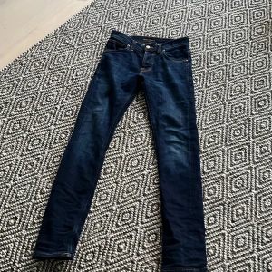 Nudie jeans  - Hej säljer ett par nudie jeans  Bra skick 8/10 Storlek W 28 L 32 Nypris 1299 kr  Priset ej hugget i sten 