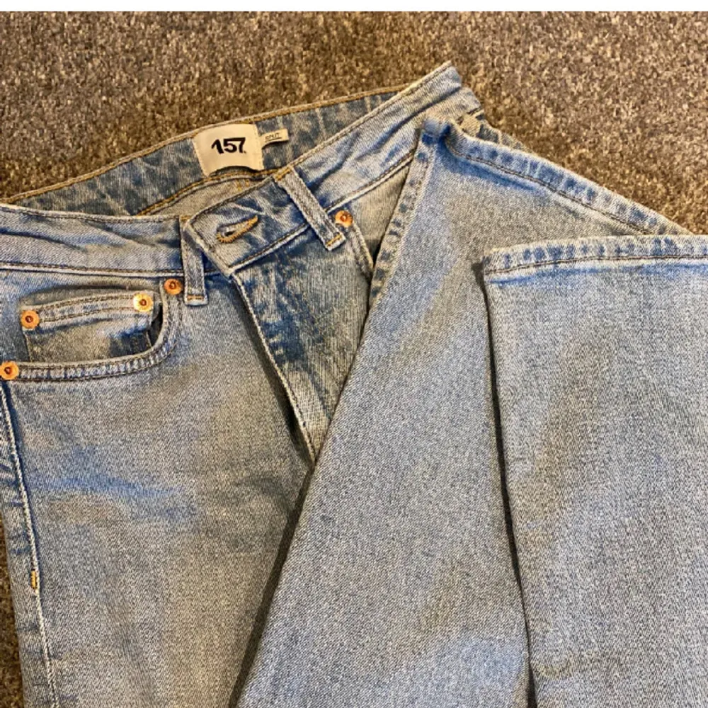 Kommer inte till användning längre pågrund av att de är för små. Inga defekter och är i jättebra skick!! . Jeans & Byxor.