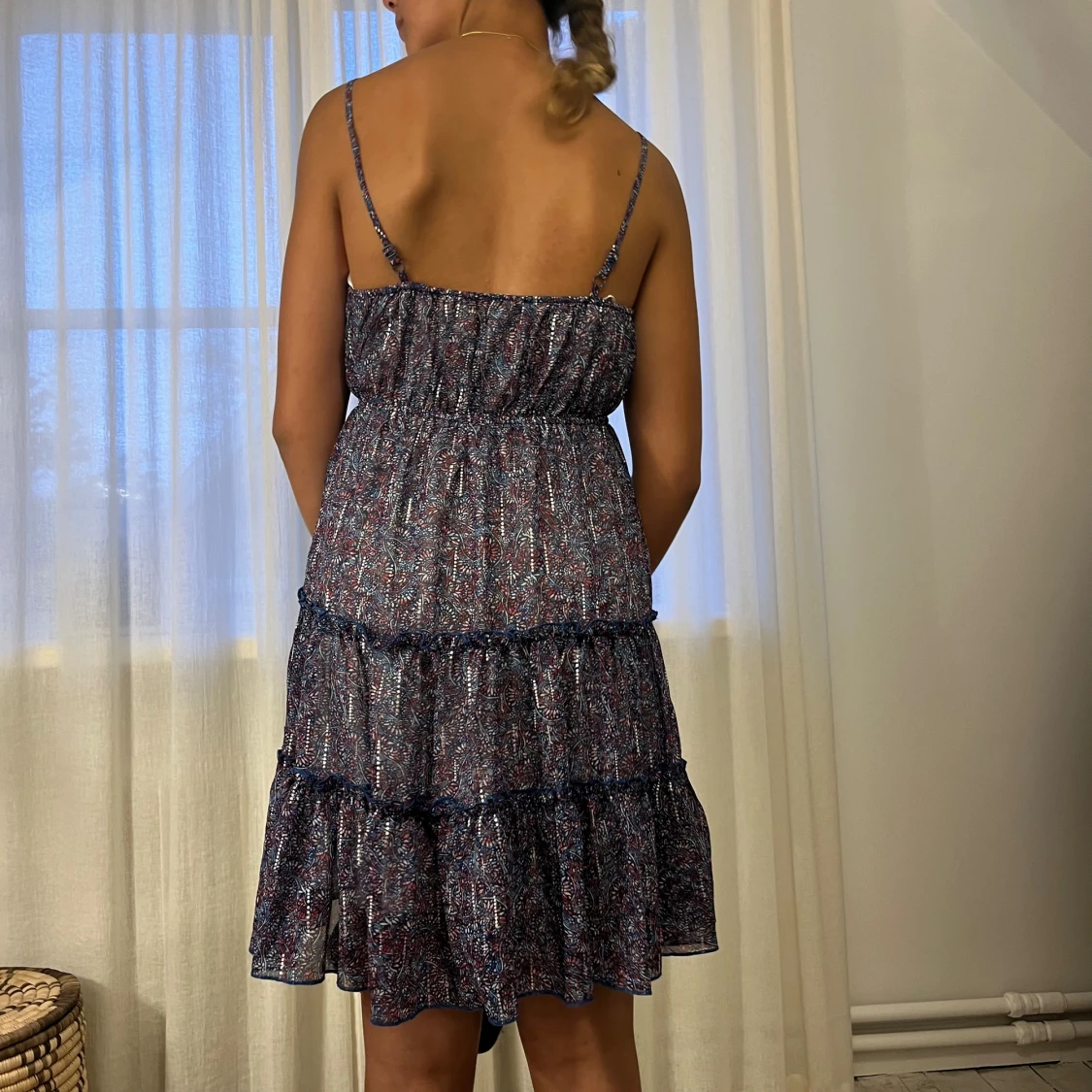 Blåmönstrad klänning - 91