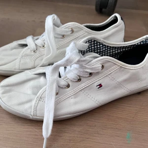 Sneakers - Bra skick