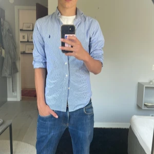 Polo Ralph Laurent  - Xs passar även bra som s Skick: använts var på speciella tillfällen. Max använt den 5ggr Priset går att diskutera