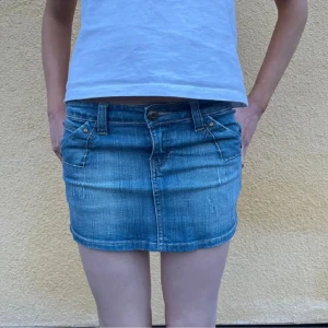 Lågmidjad jeanskjol - Super fin jeans kjol köpt på plick men den passade inte