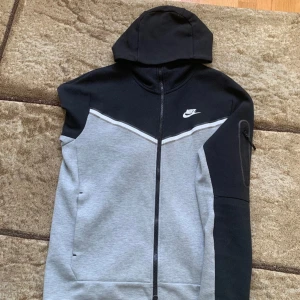 Nike tech fleece  - Nike tech fleece kofta storlek M men passar även S 8/10 condition 