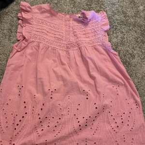 Jätte gullig blus - Jätte fin blus från Nümph. Strolek 40 men passar mig som har storlek XS-S