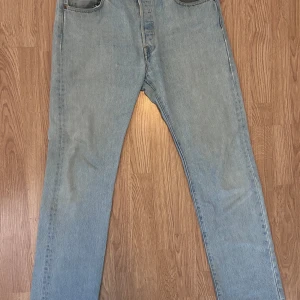Levis 501 Blå 34/34 - Passade inte men använda, överlag bra skick