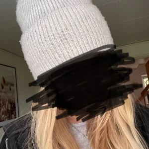 Mössa - Säljer min mössa, inga lus.😅 Hör av er för mer information 
