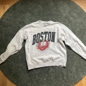 Vailent boston tröja - Säljer pga inte används längre. Köpte på carlings. Storlek s men stor i storleken.