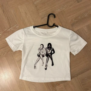 Kate moss graphic tee - Assnygg men säljer då den inte riktigt passar mig🫶 