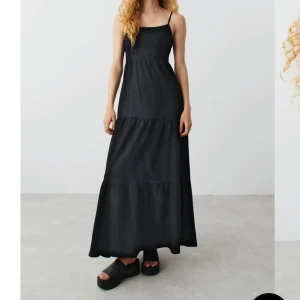 Långklänning - Jättefin lång/maxiklänning från Gina Tricot🩷Skriv privat för bilder med den på🩷 Slutsåld på hemsidan i storlek S🩷