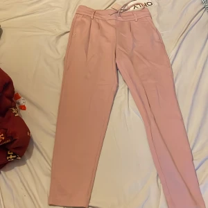 Rosa byxor  - Helt nya byxor orginal pris 399kr