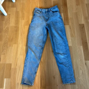 Blå jeans - Blåa jeans i straight modell