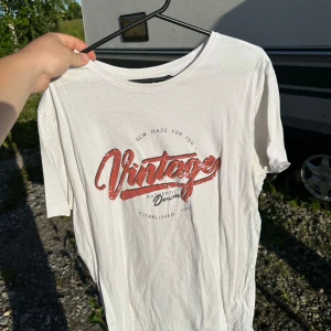 Vintage T-shirt  - Knappt använd 