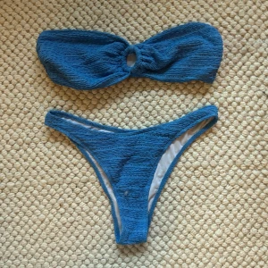 Blå bikini  - Använd 2-3 gånger 🩵 säljer pga inte min färg, passar en M 