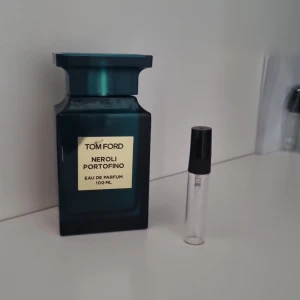 Neroli portofino sample - Luktar som en tvålig neroli🍋🧼 Jag säljer i 2, 3 och 5ml. Priserna är 65/95/175kr. Köp görs i meddelanden!