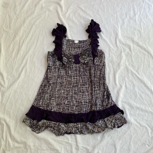  klänning - Bra skick, den är ca 50cm lång💗