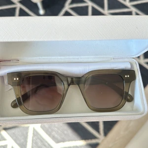 Chimi solglasögon  - Jätte snygga chimi glasögon som tyvärr inte passar mig , har bara andvänts ett fåtal gånger(inga skrapor), i modellen 04 