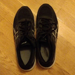 Asics shoe  - Asics T715N Condition : Very good Size : Euro 46.5