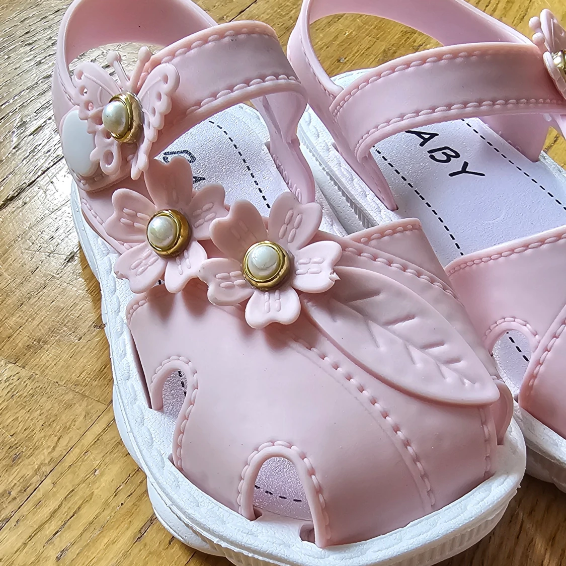 Sandaler i storlek 23 - 92