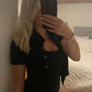 Kofta - Kofta med knappar i fint skick, strl 36