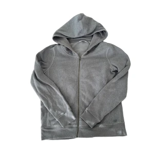 Zip up hoodie - Grå zip up hoodie från esprit i storlek xl, sitter som en M enligt mig, ej nopprig
