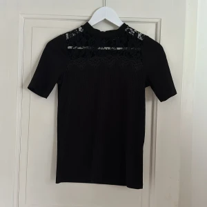 Fin spetstopp! - Jättefin topp från Vila i stl XS. Vid frågor kom privat❤️