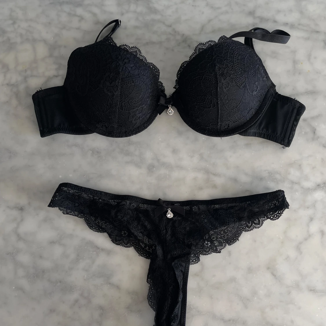 BH & trosor från NLY Lingerie