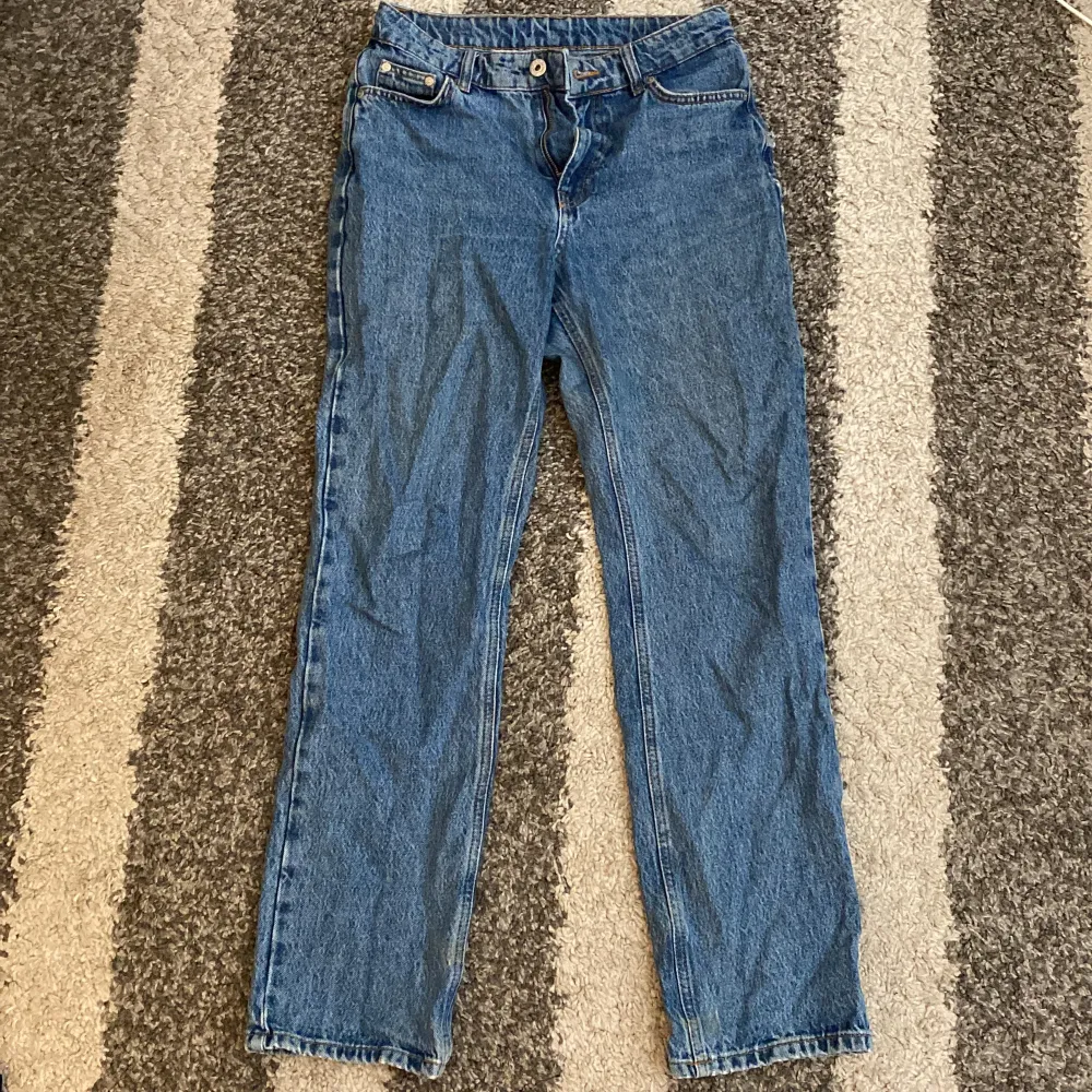 Jeans från Zara som inte används längre, sparsamt använda (skriv för fler bilder) . Jeans & Byxor.