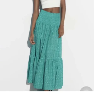 Lång zara kjol - Super söt långkjol ifrån zara! Endast använd en gång💚