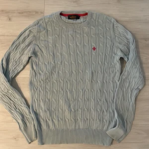 Morris   - Fin kavelstickad Morris tröja 👕  Med bra skick!