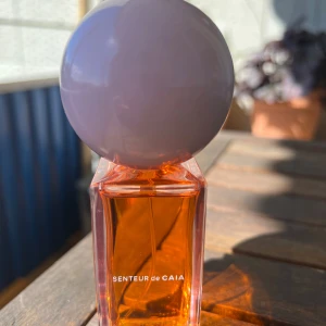 Caia parfym - SENTEUR de CAIA - En parfym från caia , säljer då det inte var min doft. Det är en 50 ml flaska och den är inprincip helt full!🥹🤗