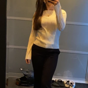 Topp - Säljer denna super snygga topp från Gina Tricot!!🌸 inga defekter och i nyskick