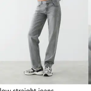 Säljer dessa fina low waist straight jeans ifrån Gina tricot i strl 34 för 249kr, säljer för dem inte kommer till användning längre, köpt för 499kr, skicka vid bilder eller frågor och innan köp nu ❣️