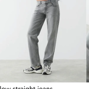 Low waist jeans - Säljer dessa fina low waist straight jeans ifrån Gina tricot i strl 34 för 249kr, säljer för dem inte kommer till användning längre, köpt för 499kr, skicka vid bilder eller frågor och innan köp nu ❣️