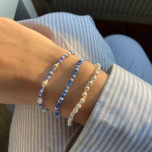 Armband  - Söta armband jag har gjort själv 🌸 de kostar 15 kr/st och frakten ligger på 15 kr💗