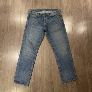 Vintage Cartartt jeans. Bra skick förutom ett hål vid höger häl. Nypris ungefär 1000. Skriv för frågor eller mått.