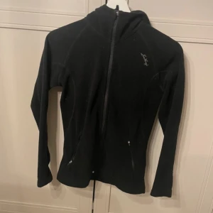 Lundhags fleece - Fleece från Lundhags i nyskick, nypriset ligger på 600kr❤️‍🔥