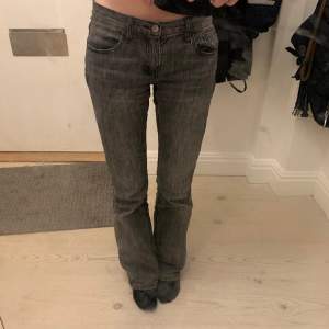 Jeans från brandy Melville som är lite nedtrampade längst ner men inget illa