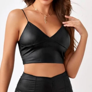 Fake skinn topp - Fake skinn topp