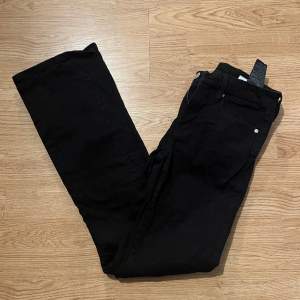 Low waist bootcut jeans i storlek 34💞