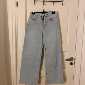 Jeans ifrån junkyard  - Använda några gånger kan man se på slutet av benen men ingen man tänker på.