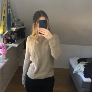 Stickad tröja  - Stickad tröja från lager 157, helt ny aldrig använt, endast testad