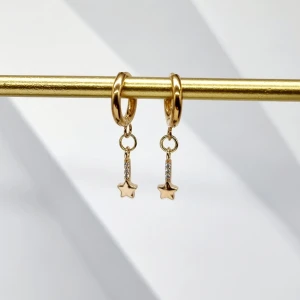 Handgjorda örhängen  - Handgjorda örhängen ● Material- 100% rostfritt stål ,  guldpläterad och zirconia kristall ●Örhängeskrokar - diameter-12mm!! rostfritt stål●Längd -3cm Vattentåliga, ändrar inte färgen! Köp för 50kr/st eller 100kr/paret. Följ :@ekjewelryofficial🤲   