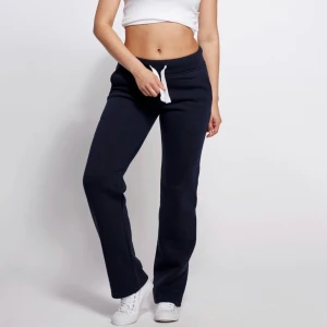 mjukisbyxor - Säljer mina mjukisbyxor från russemerch då jag beställde i fel storlek, aldrig använda. Skriv för privata bilder💞Köpta för 499! Frakten blir också billigare här än om man köper från hemsidan!