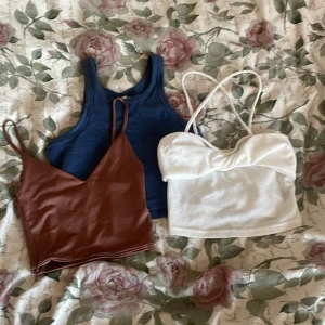 Linnen - 15kr/st, alla tsm 40kr. Vill du köpa 2 av dom? Vi löser de