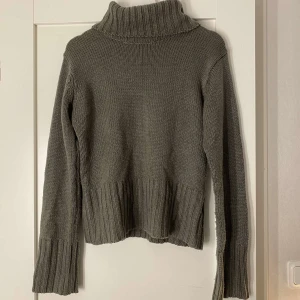 Stickad tröja  - En stickad tröja med sjukt najs passform, köpt på vero Moda för 499!