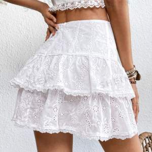 Så fin vit kjol i stl M men skulle säga S mindre M🩷 från shein (fick dubbel därav säljer jag den🩷🙌🏽 perfekt till sommaren!